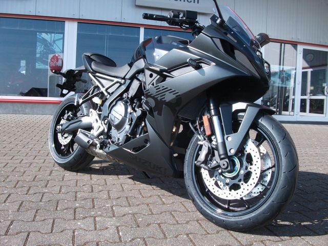 Suzuki GSX-8R