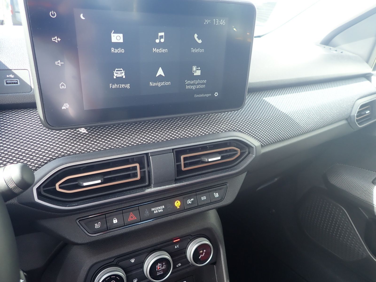 Fahrzeugabbildung Dacia Sandero Stepway Expression TCe 90