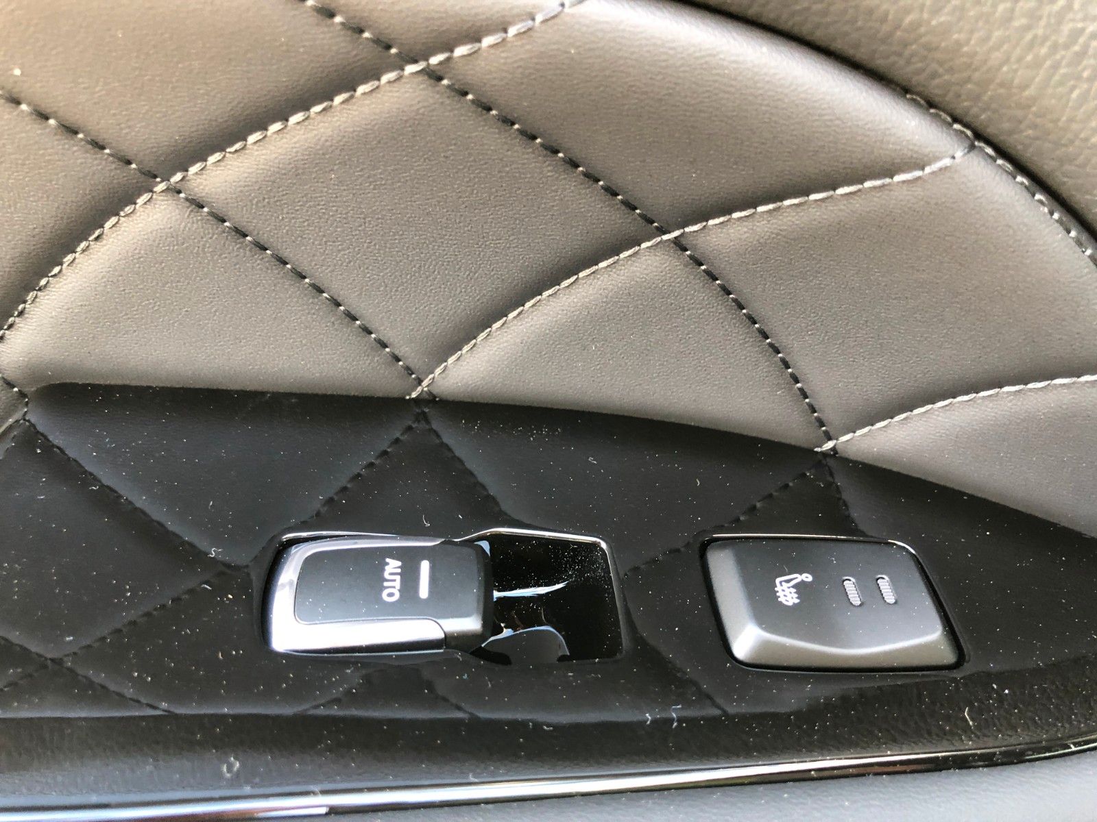 Fahrzeugabbildung KGM REXTON+BLACKLINE+LEDER+360°KAMERA+ELEKTR.SITZE++
