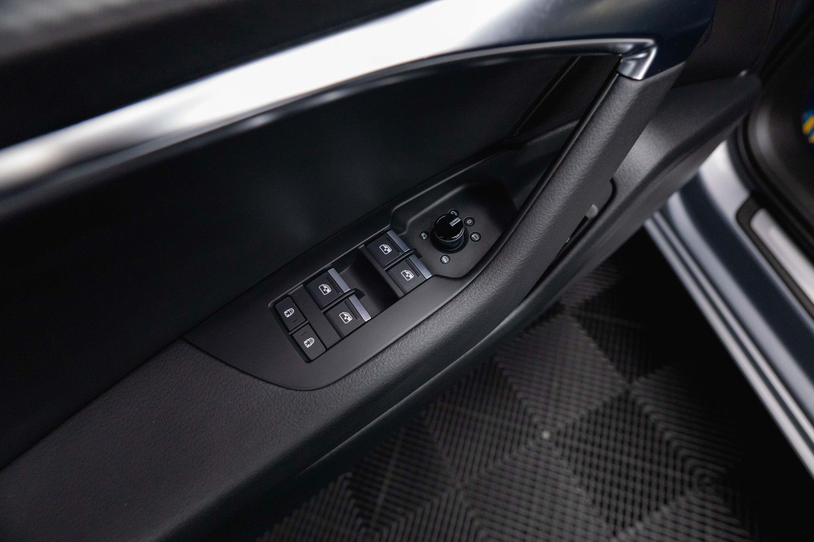 Fahrzeugabbildung Audi A6 Avant 50 TFSIe quattro SportDesign*Matrix*ACC