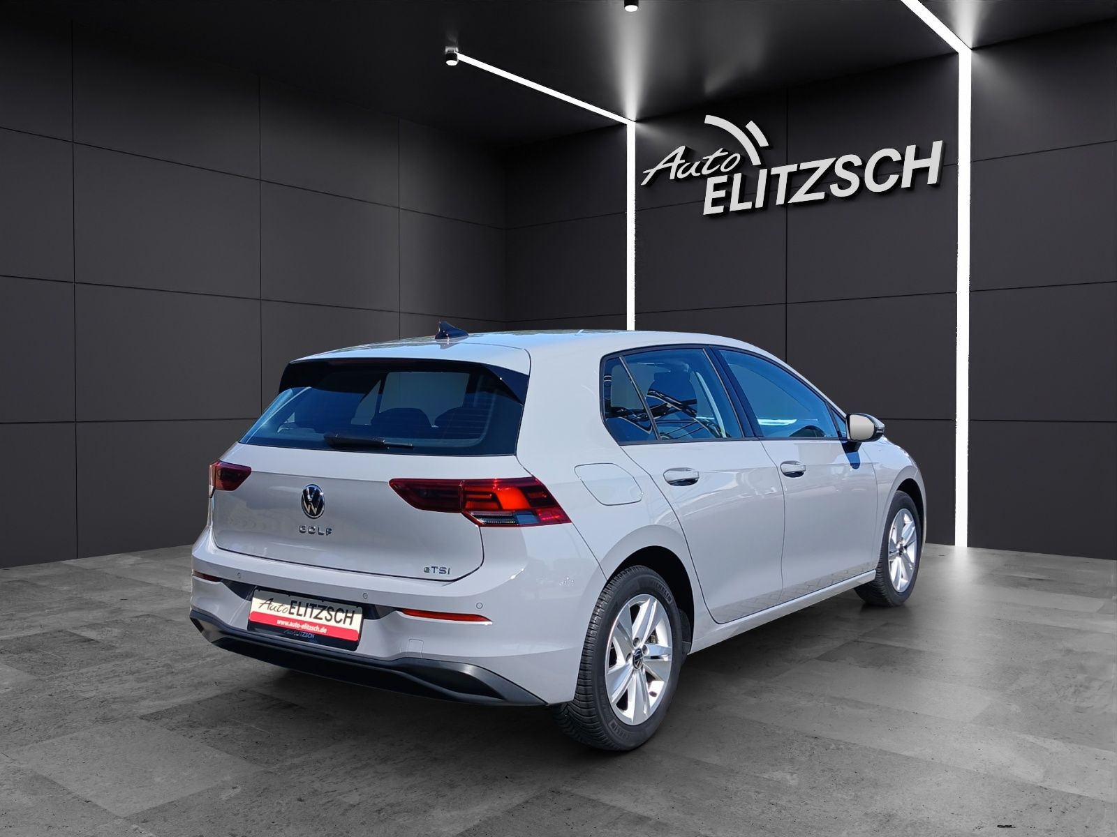 Fahrzeugabbildung Volkswagen Golf VIII eTSI Life DSG LED Navi AID ACC PDC SH