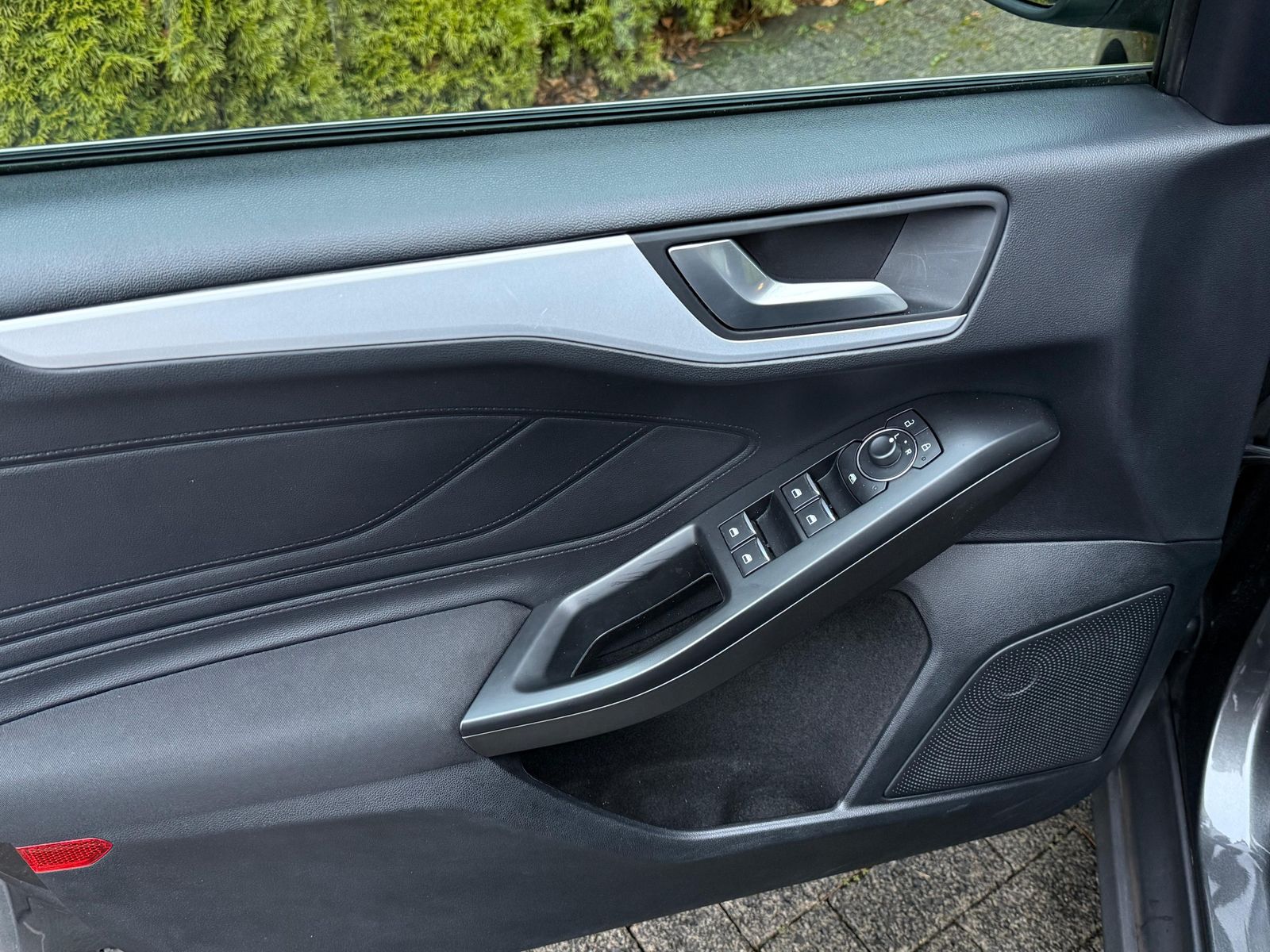 Fahrzeugabbildung Ford Focus 1.5 TDCi Aut. Cool&Connect LED+NAV+AHK+KAM