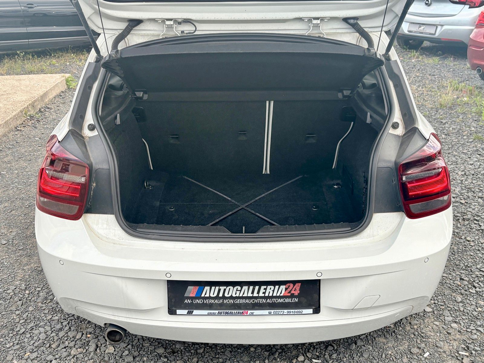 Fahrzeugabbildung BMW 120d 5-Türer URBAN Aut. Navi Xenon Leder SpeedLi