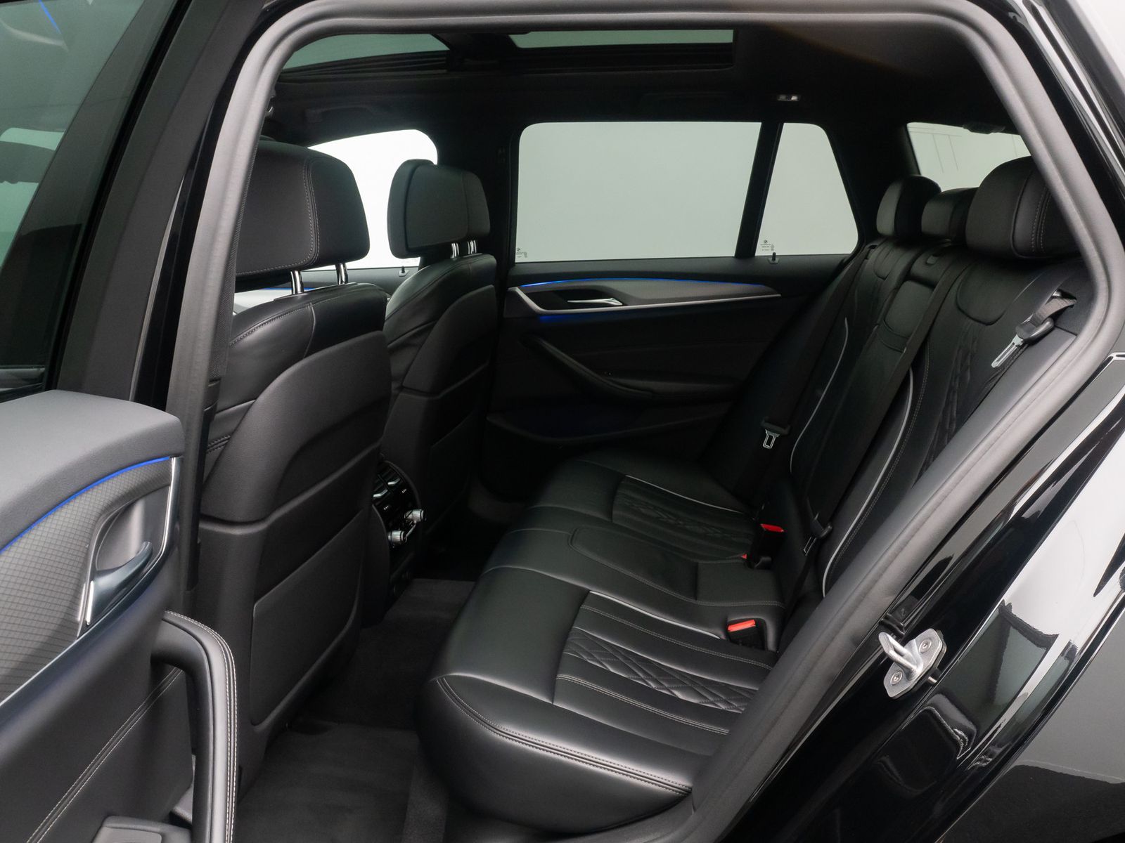Fahrzeugabbildung BMW 520d xD M Sport Individual 360&deg;HUD HiFi Panorama