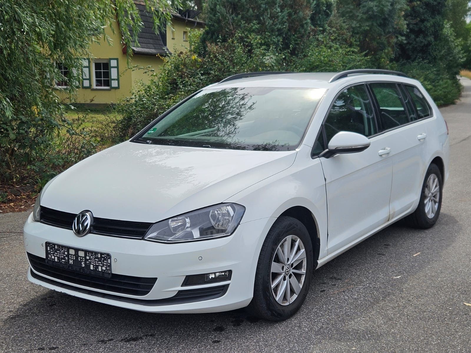 Volkswagen Golf - 1