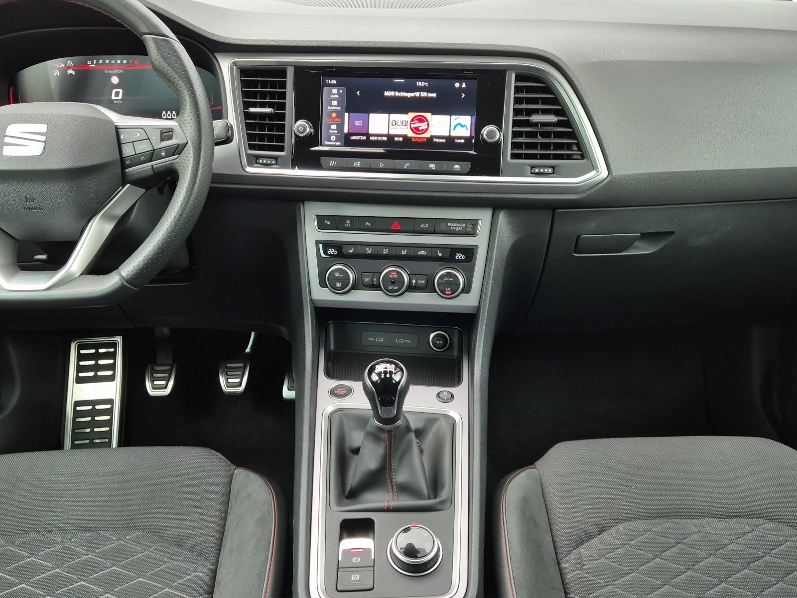 Fahrzeugabbildung SEAT Ateca TSI FR LED AHK CarPlay AID ACC RFK SHZ