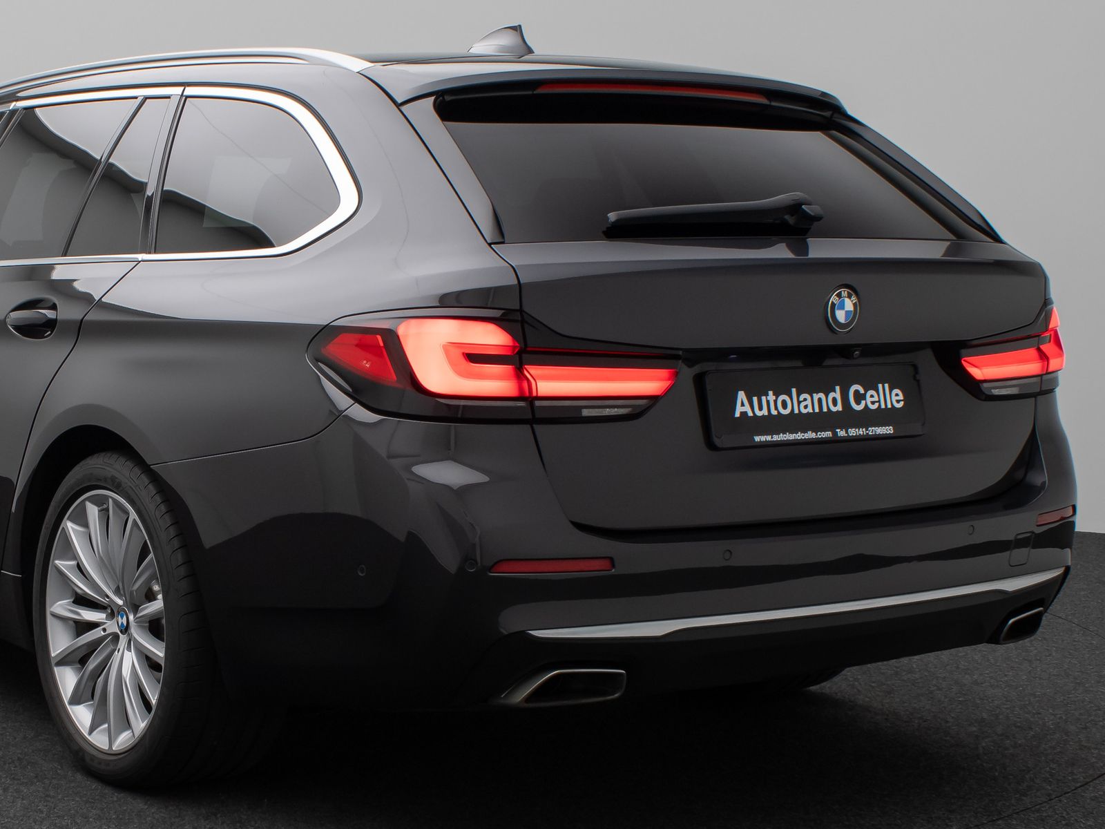 Fahrzeugabbildung BMW 530d LuxuryLine Laser HUD DAB HiFi DisKey 19Zoll