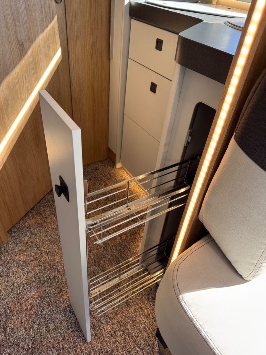 Fahrzeugabbildung Roller Team ZEFIRO 263 TL FIAT QUEENSBETT HUBBETT SOLAR TV