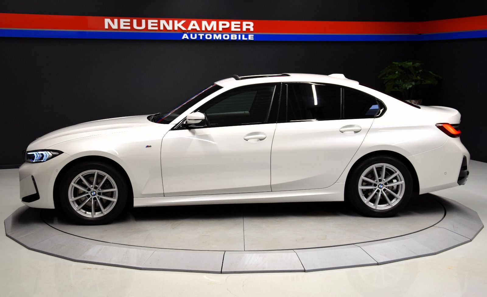 Fahrzeugabbildung BMW 320 i xDrive M Sport Schiebed. ACC Kamera HeadUp