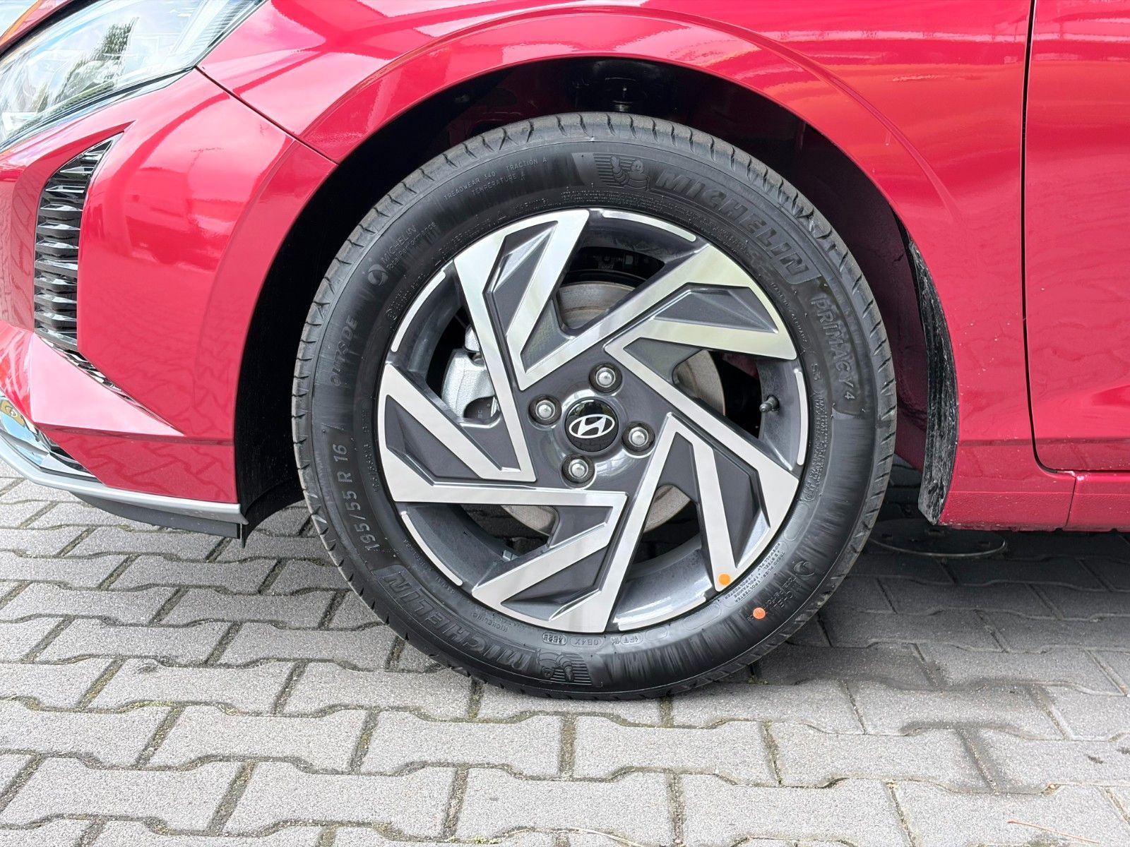 Fahrzeugabbildung Hyundai i20 1.0 T-GDI Blackline LED,Navi,SHZ,SoundSys