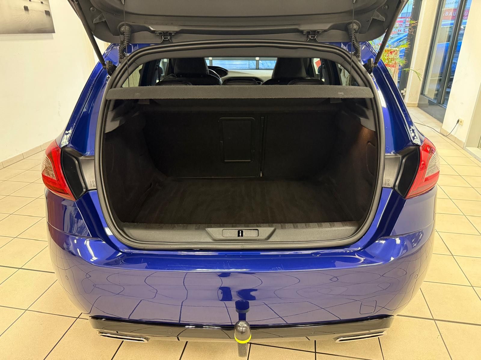 Fahrzeugabbildung Peugeot 308 GT /AHK /NAVI/KAMERA/LEDER/SCHECKHEFT