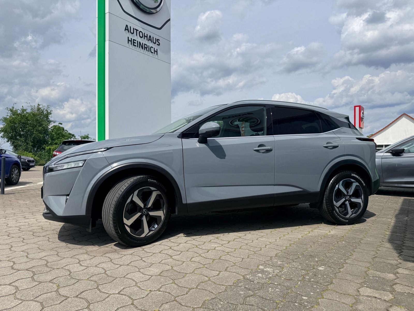 Fahrzeugabbildung Nissan Qashqai 1.3 DIG-T N-Connecta*360°Cam*Head-Up*eHe