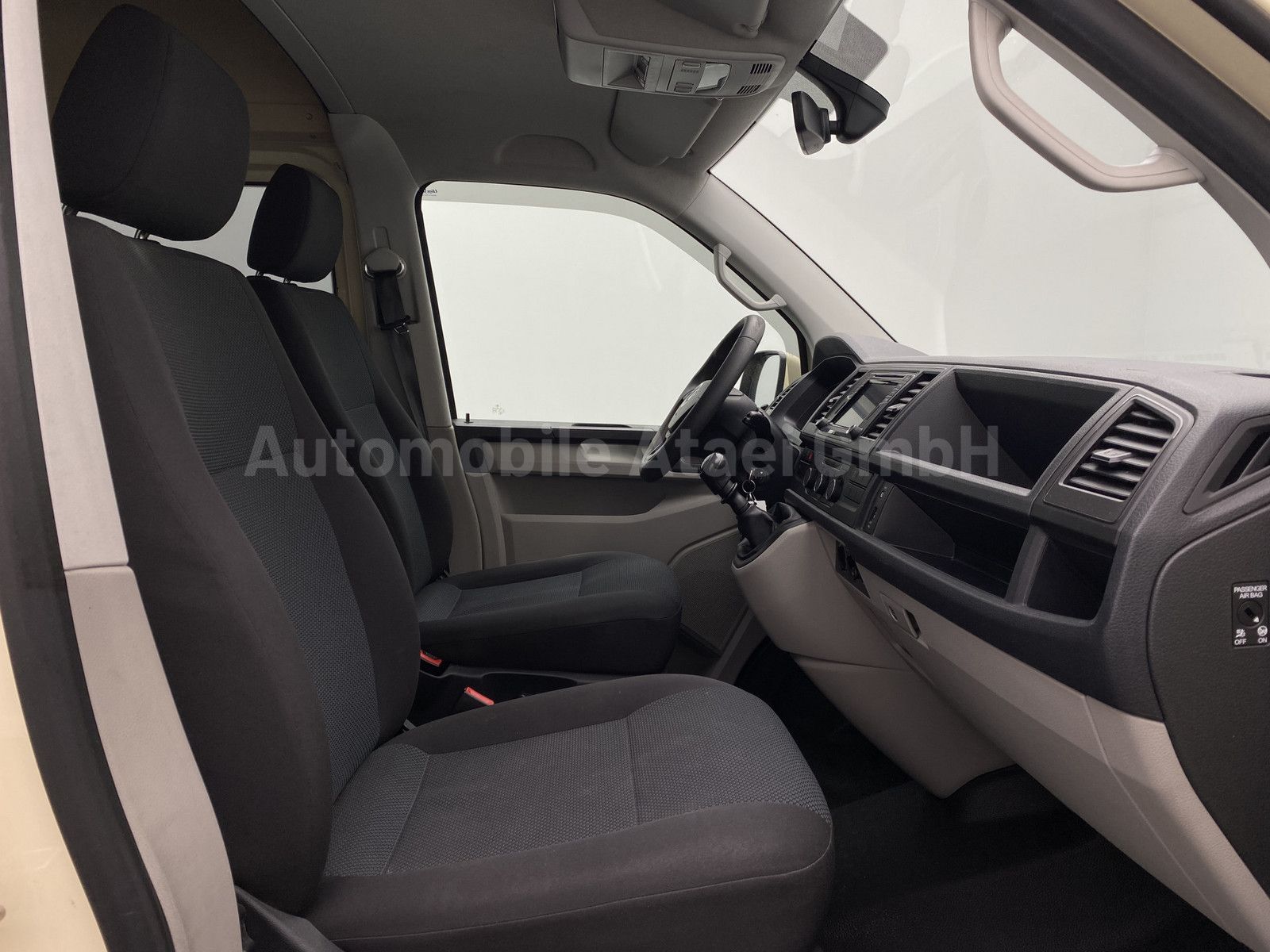 Fahrzeugabbildung Volkswagen T6 Kombi KTW *Rollstuhl-Rampe+Tragestuhl*