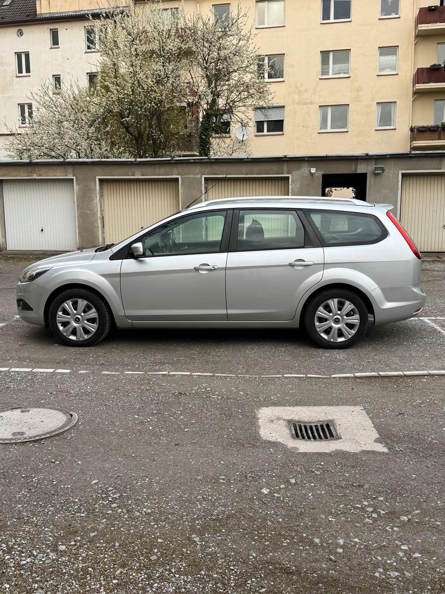 Ford Focus 2010 — engine 109 HP (80kW)