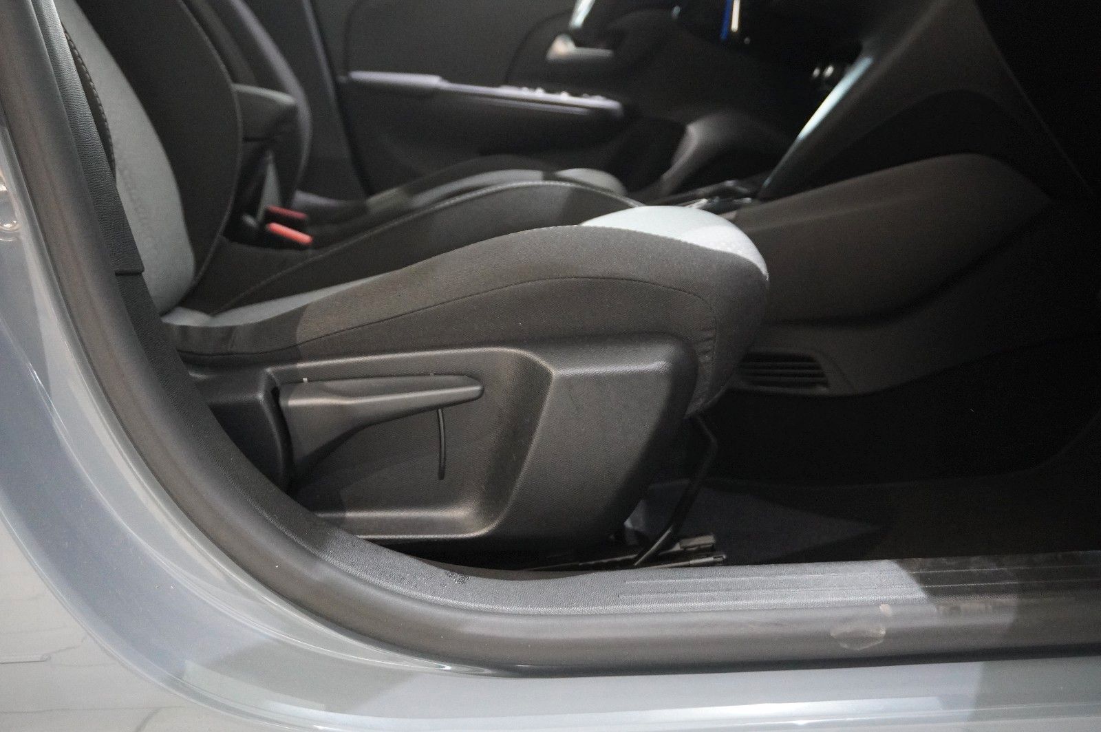 Fahrzeugabbildung Opel Corsa F 1.2T EDIT. 48V DCT NAVI/LED/SPORT/SH/DAB