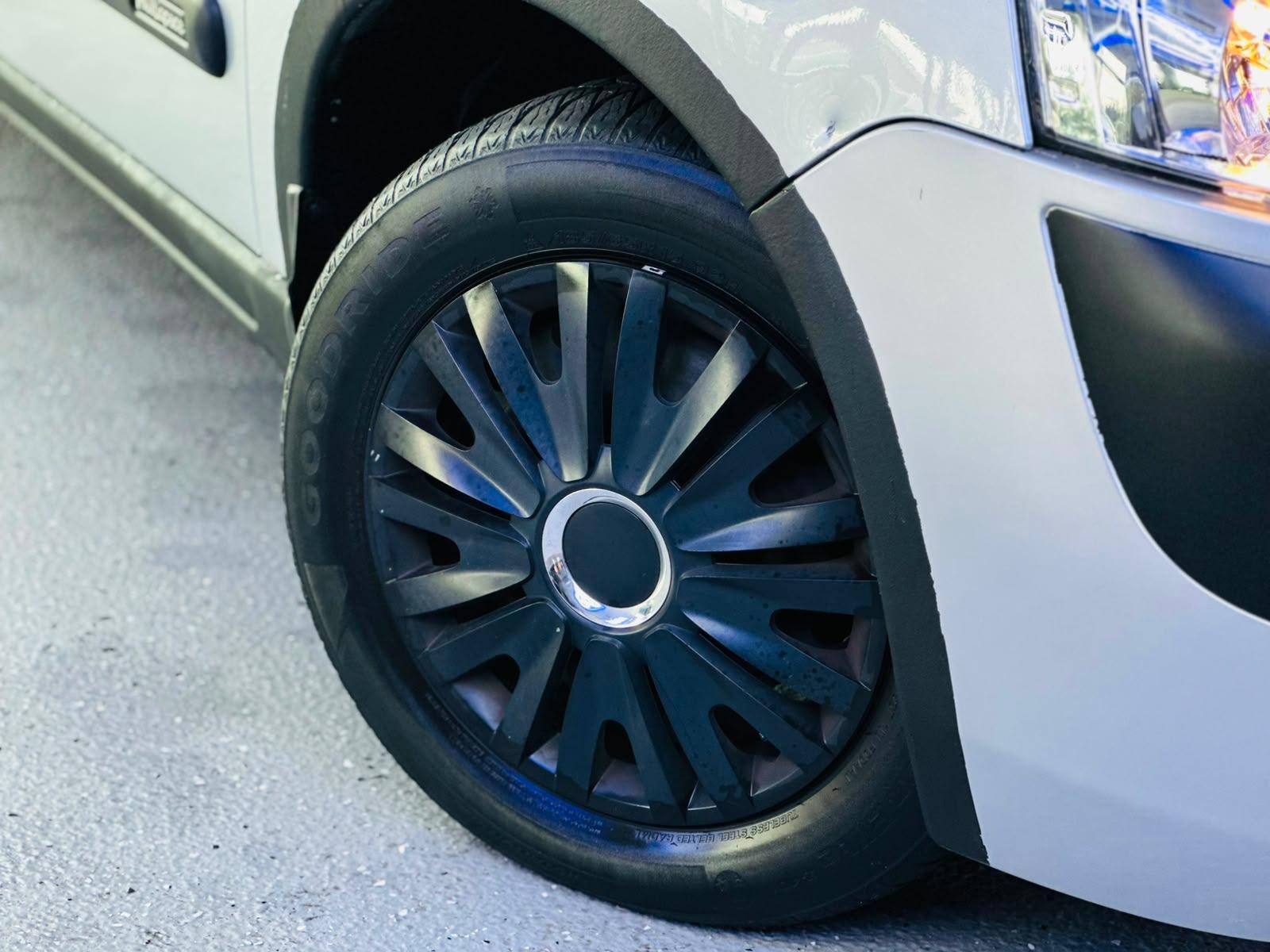 Citroën Berlingo-Schwneksitz-Behindertengerecht-Rampe