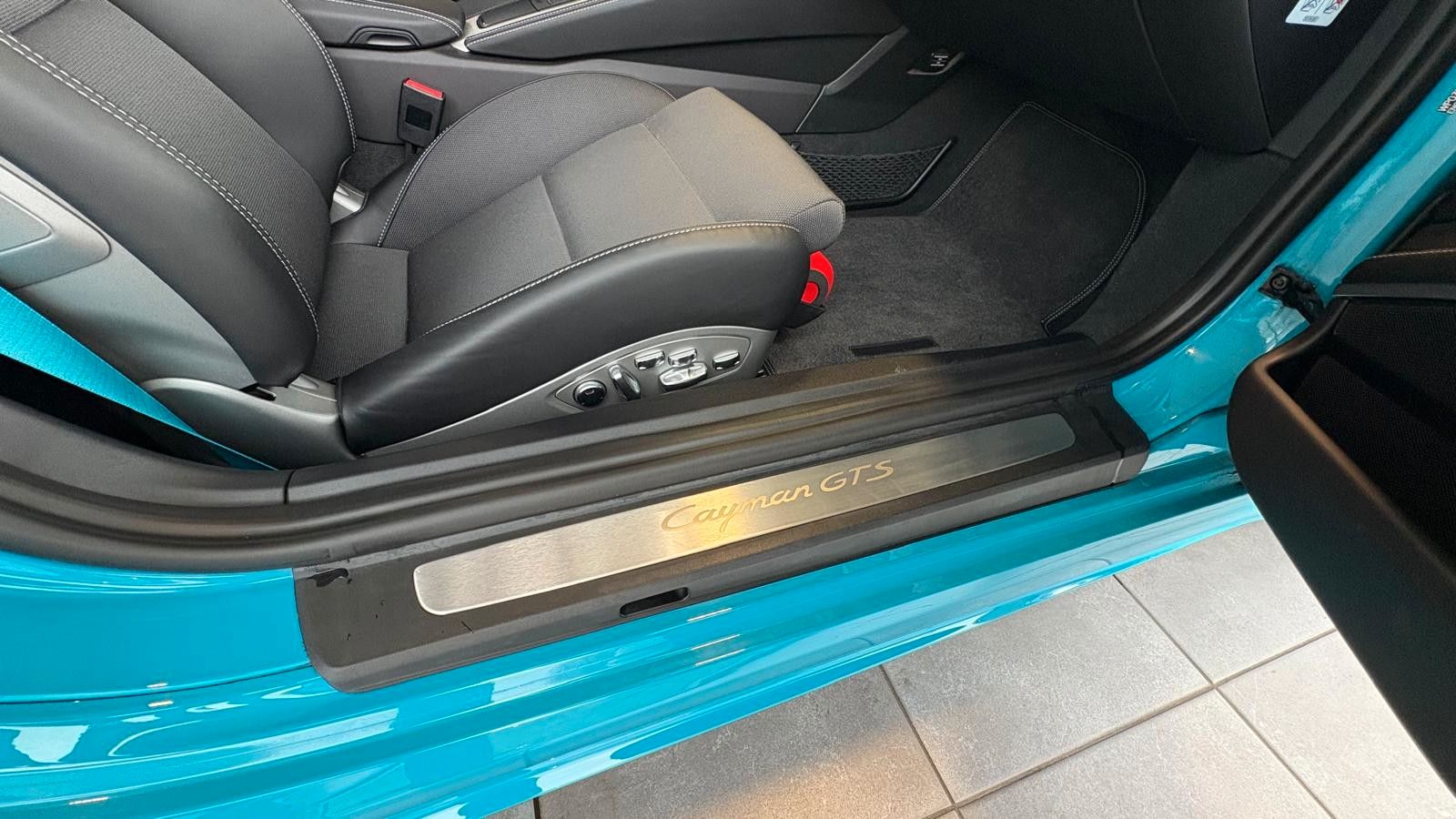 Fahrzeugabbildung Porsche Cayman 718 GTS  18 fach sitze/keramik