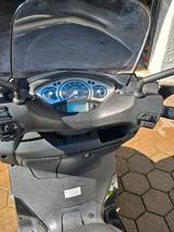 Yamaha XMax 125 - YAMAHA SCHWARZ ROLLER