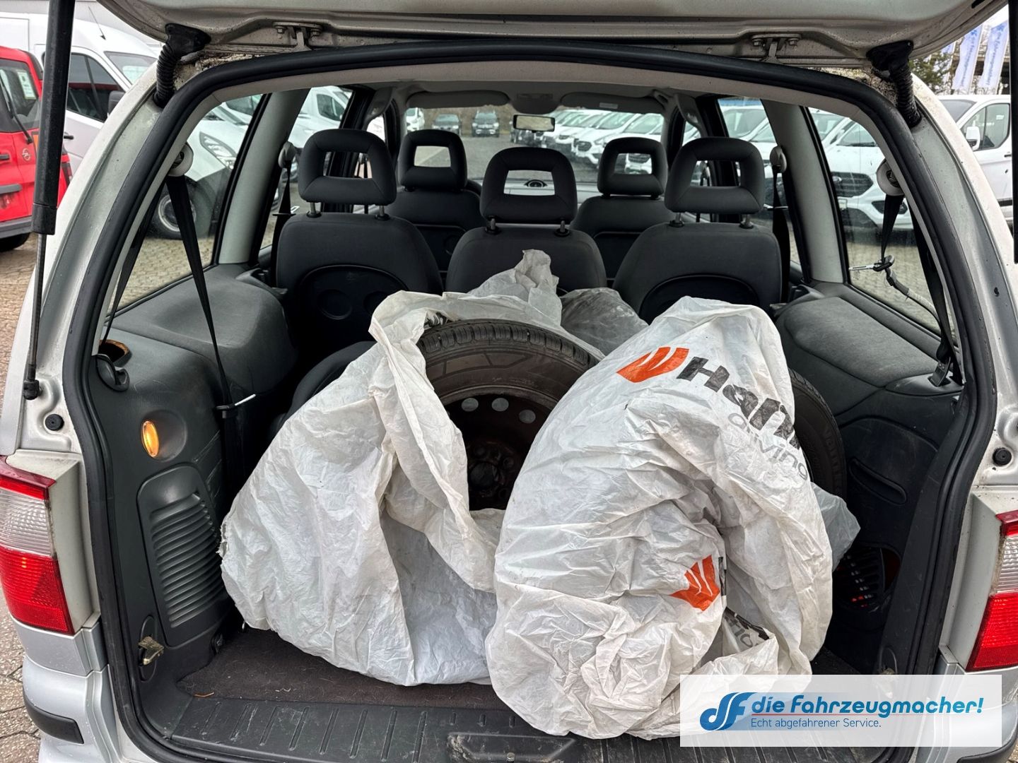 Fahrzeugabbildung Ford Galaxy Trend AHK Klima Beheizb. Frontsch *EXPORT