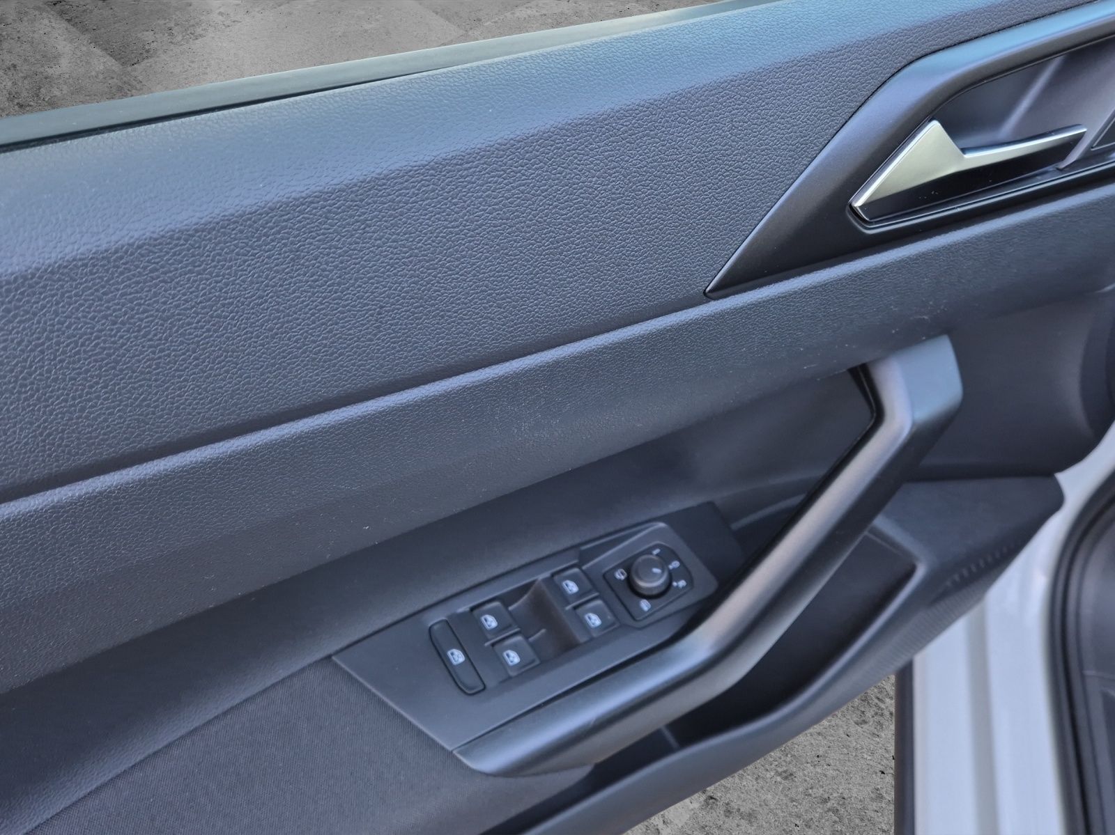 Fahrzeugabbildung Volkswagen Taigo TSI LED AHK SH PDC Klima DAB+