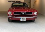 Ford Mustang - Ford Oldtimer mit Benzin-Antrieb