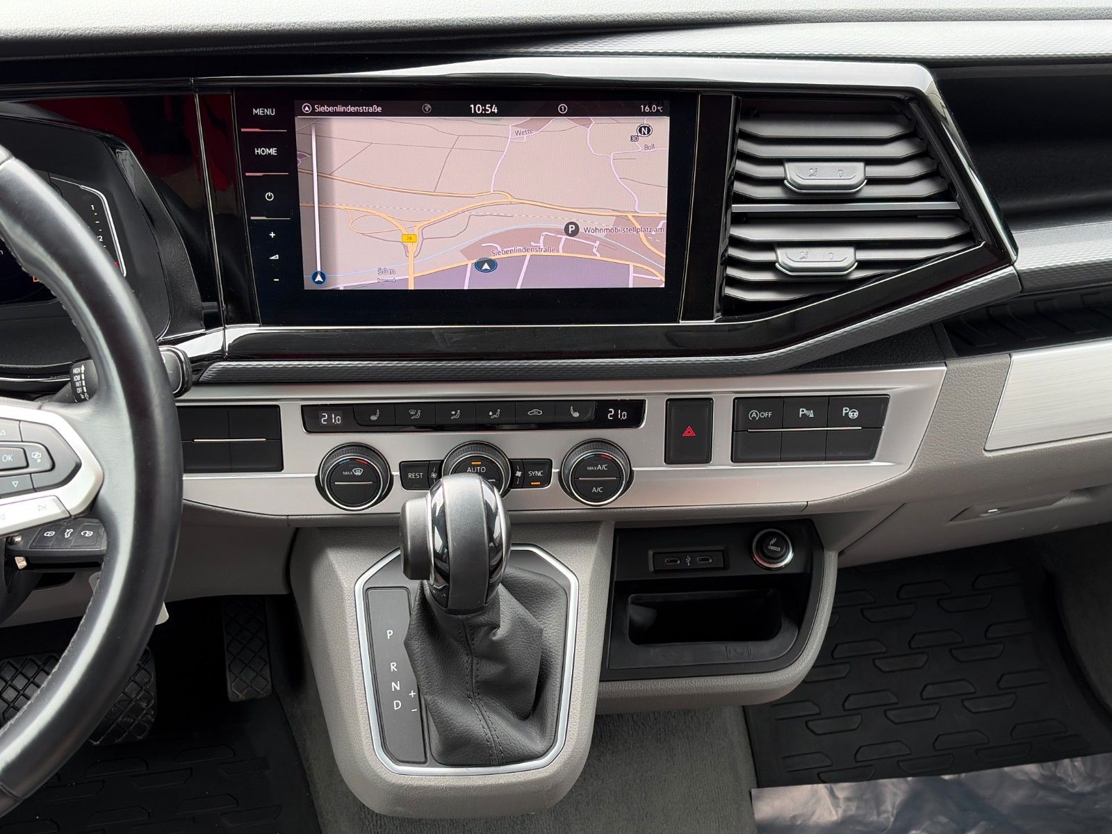 Fahrzeugabbildung Volkswagen T6.1 California Ocean 2.0 TDI Hub Küche Markise