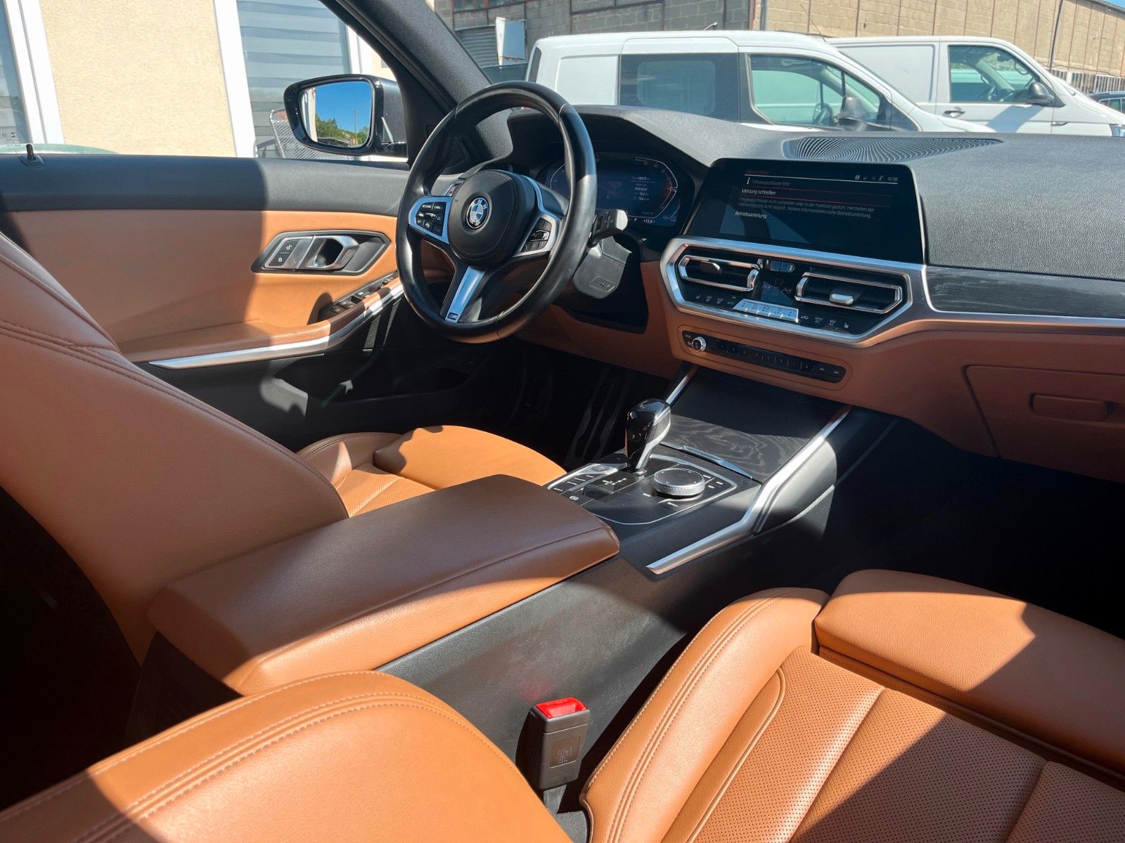 Fahrzeugabbildung BMW 320d Sport-Aut. M SPORTPAKET Navi Leder AHK LED
