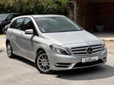 Mercedes-Benz B 180 B -Klasse SCHECKHEFT/SERVICE-TÜV NEU