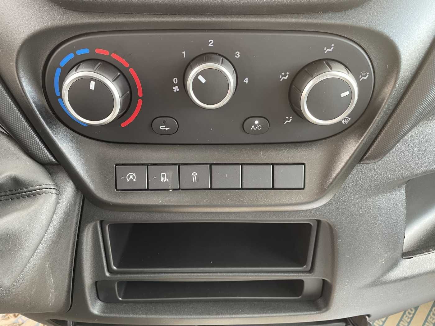 Fahrzeugabbildung Iveco Daily 35S14 Pritsche *AHK*Klima*