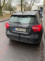 Mercedes-Benz A200 - schwarze Mercedes-Benz 200