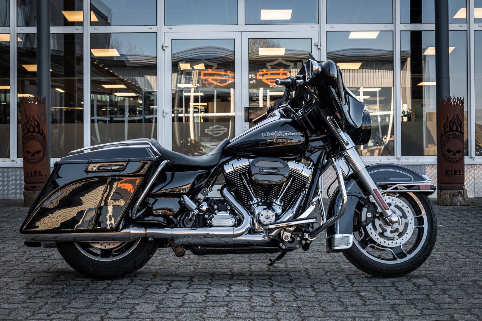 Fahrzeugabbildung Harley-Davidson FLHX Street Glide 103 cui - KERN-AUSPUFF