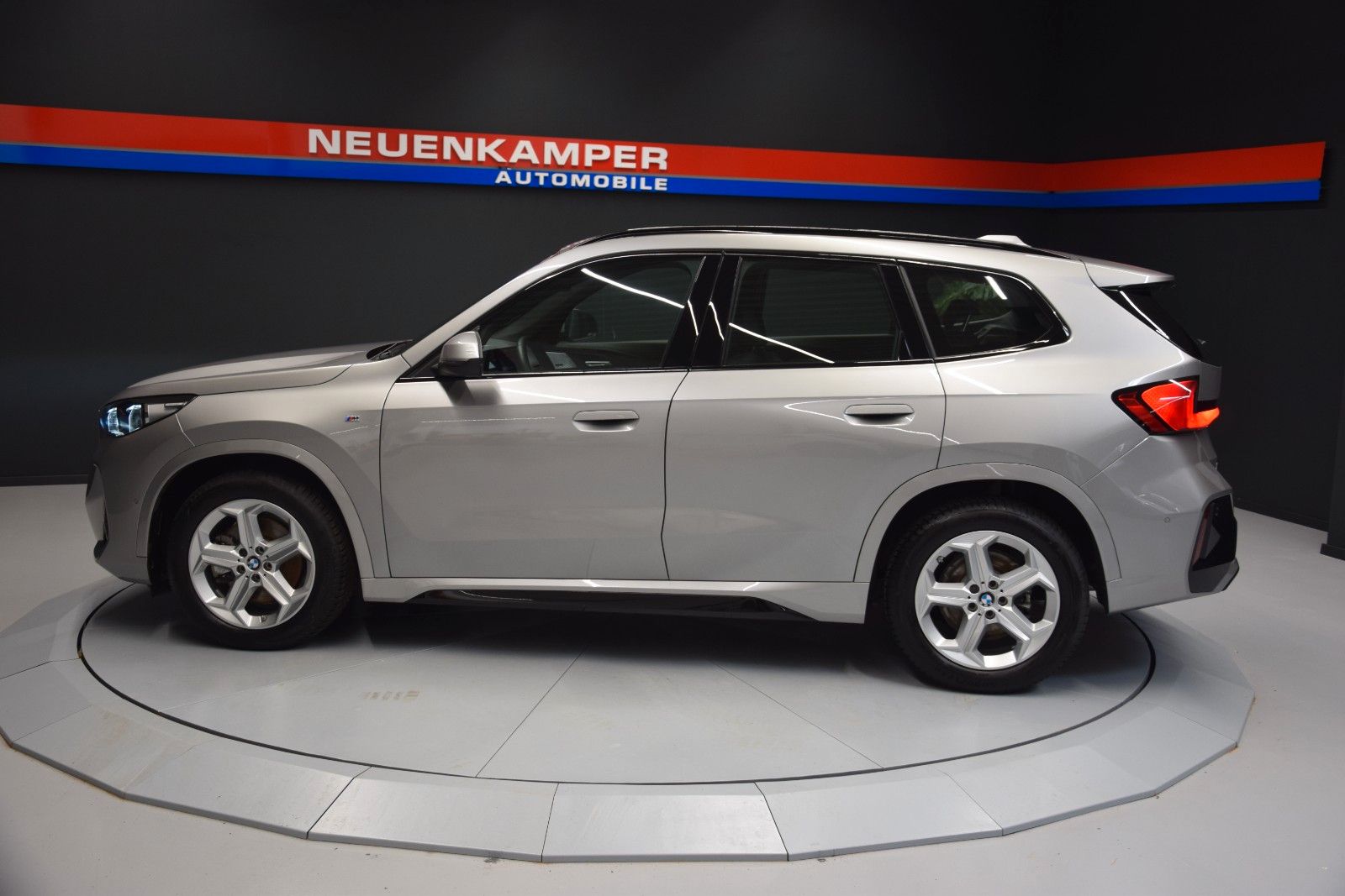 Fahrzeugabbildung BMW X1 sDrive 20 i M Sport ACC Leder H&k LED Kamera