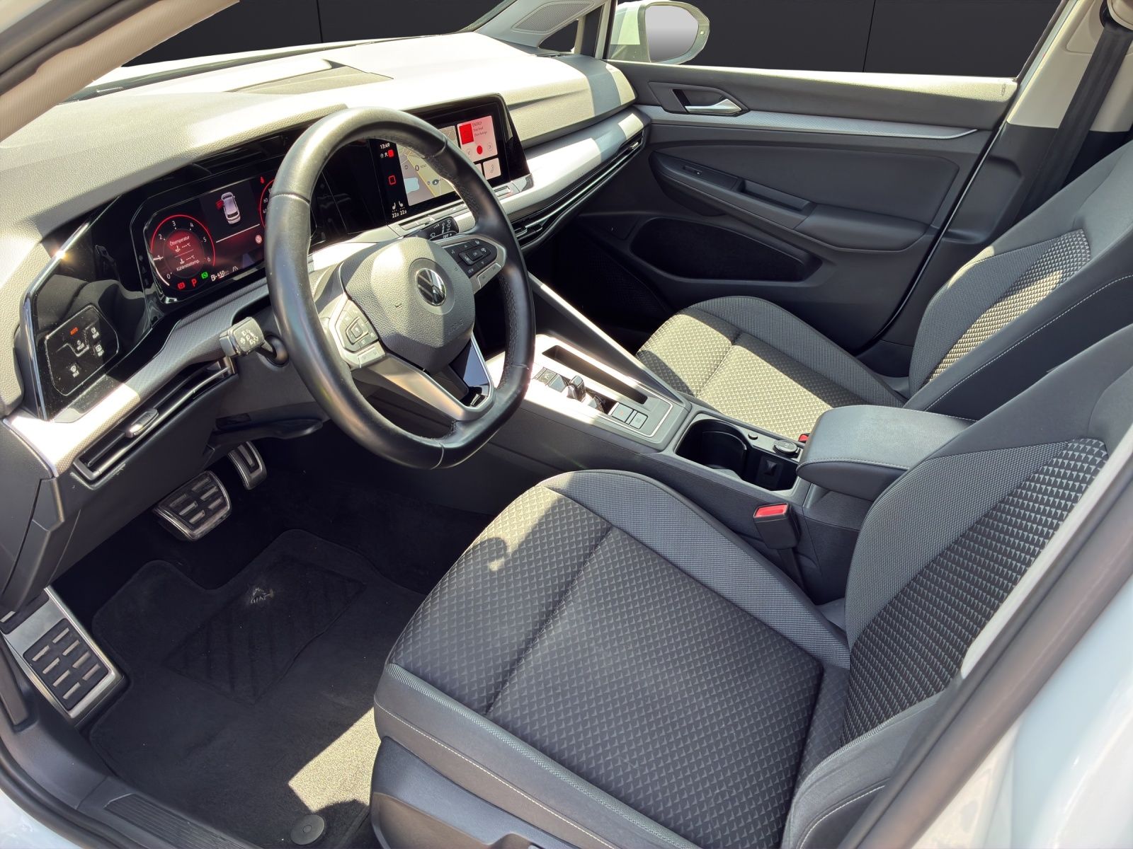 Fahrzeugabbildung Volkswagen Golf VIII TDI Active DSG LED Navi ACC AID SHZ