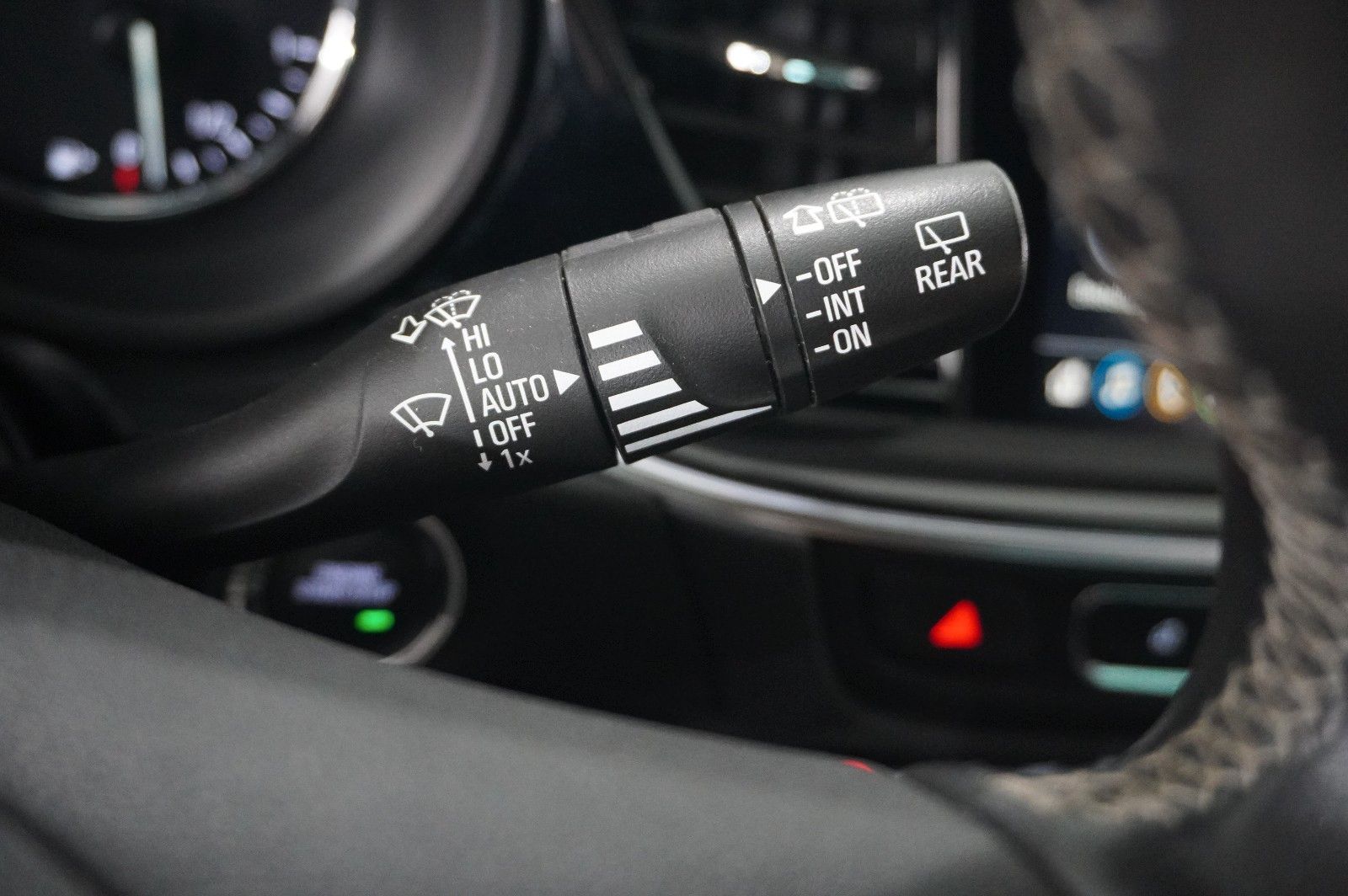 Fahrzeugabbildung Opel Insignia B ST 2.0D ELEGANCE 4X4 NAVI/HUD/BOSE/AH