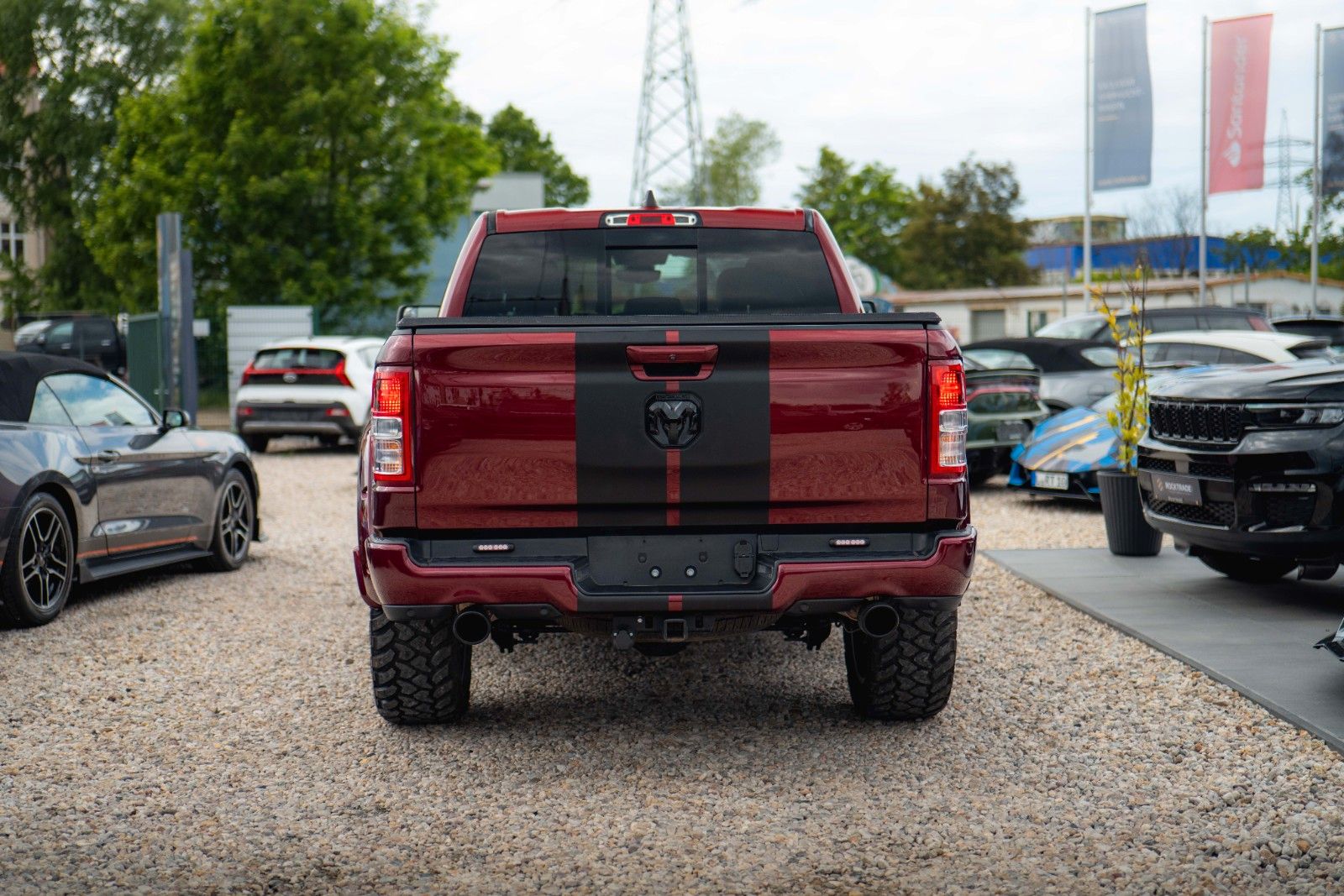 Fahrzeugabbildung Dodge RAM 5.7 V8 HEMI 4x4 OFFROAD Night-Paket *LED*19%