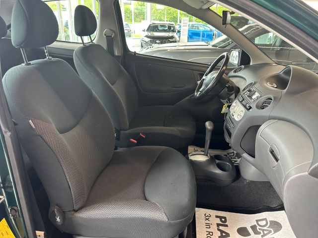 Toyota Yaris  1.3 Sol