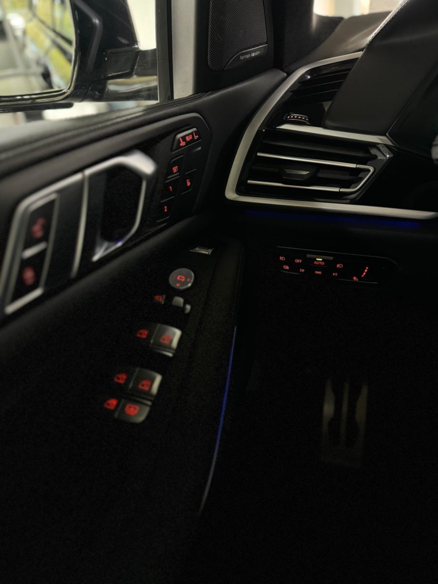 Fahrzeugabbildung BMW X7 M50d Panoram Laser 360°HUD DAB H/K SoftCl 22"