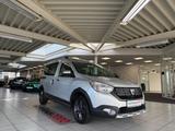 Dacia Dokker Stepway Celebration AHK/KLIMA/BT/CAM/NAVI - Dacia Dokker Celebration mit Benzin-Antrieb