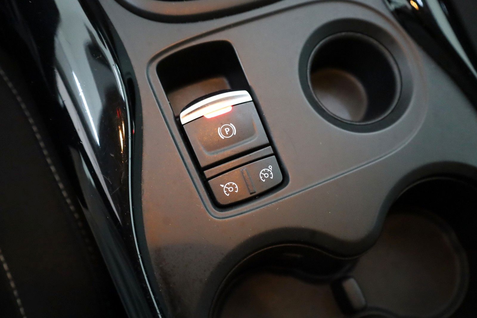 Fahrzeugabbildung Renault Kadjar Life Klima,AHK,8 fach bereift