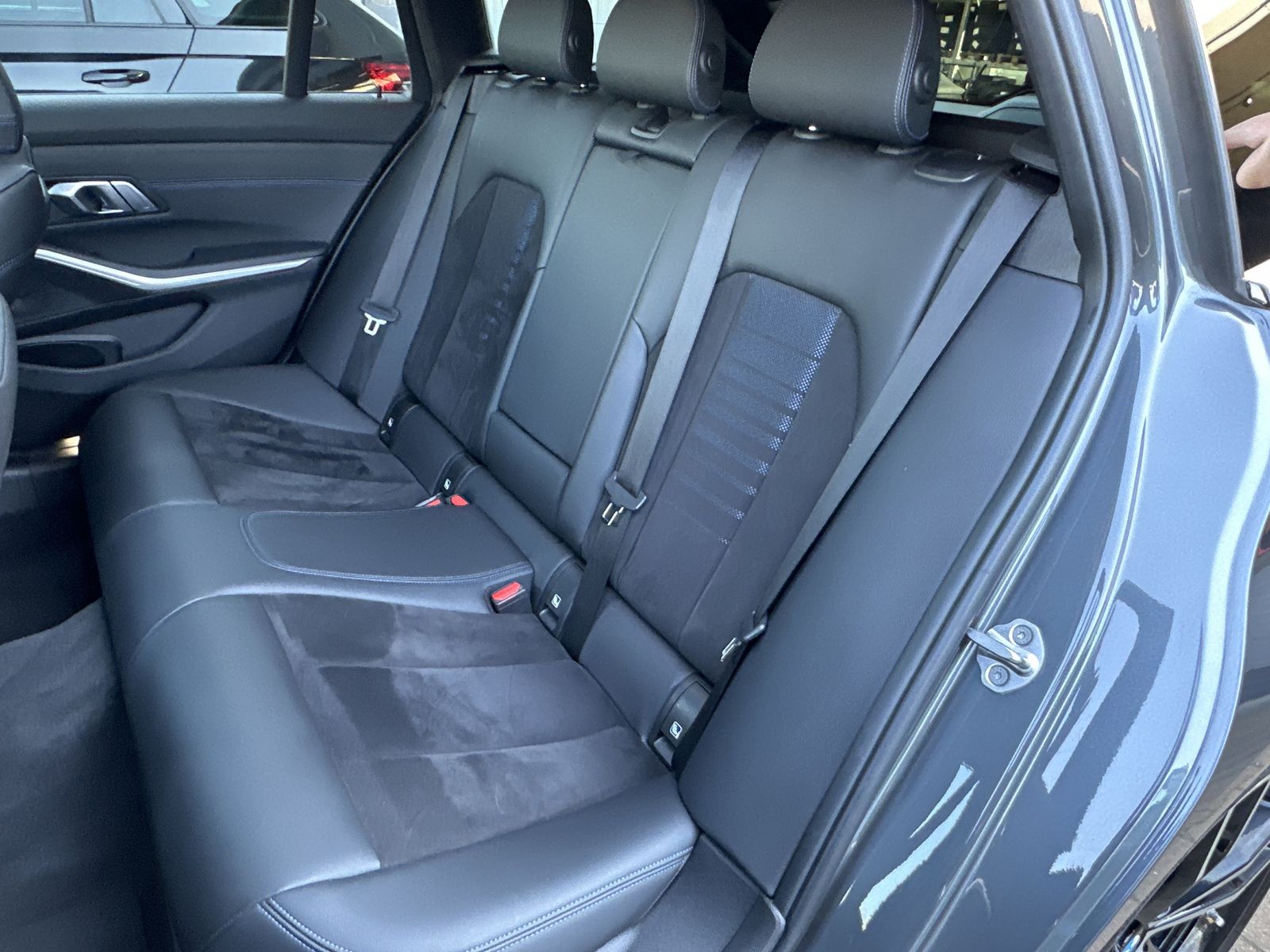 Fahrzeugabbildung BMW 330d Touring xDrive M-Sport NAV+LED+ACC+PANO+KAM