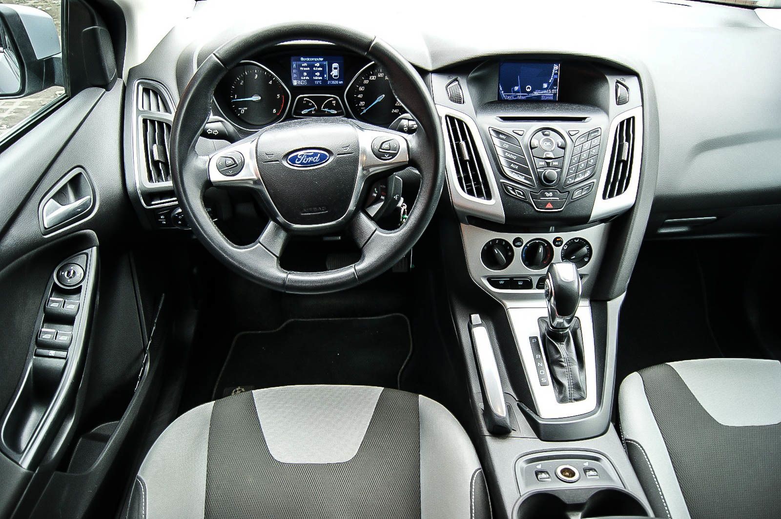 Fahrzeugabbildung Ford Focus Turnier Champions Edition AUTOMATIK