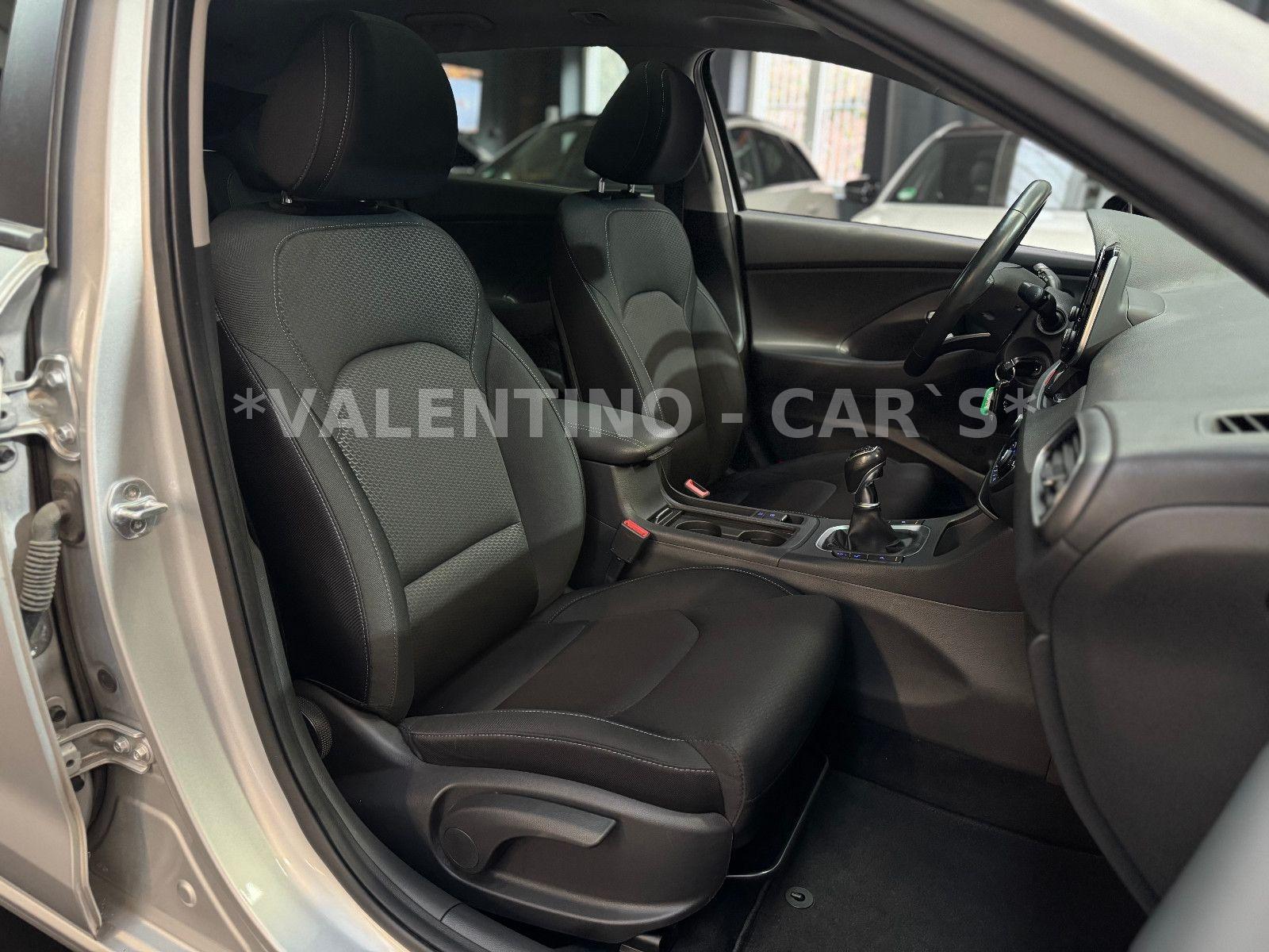 Hyundai i30 cw Family + Nav/Kamera/Temp/Shz/Lhz/Pano/Led