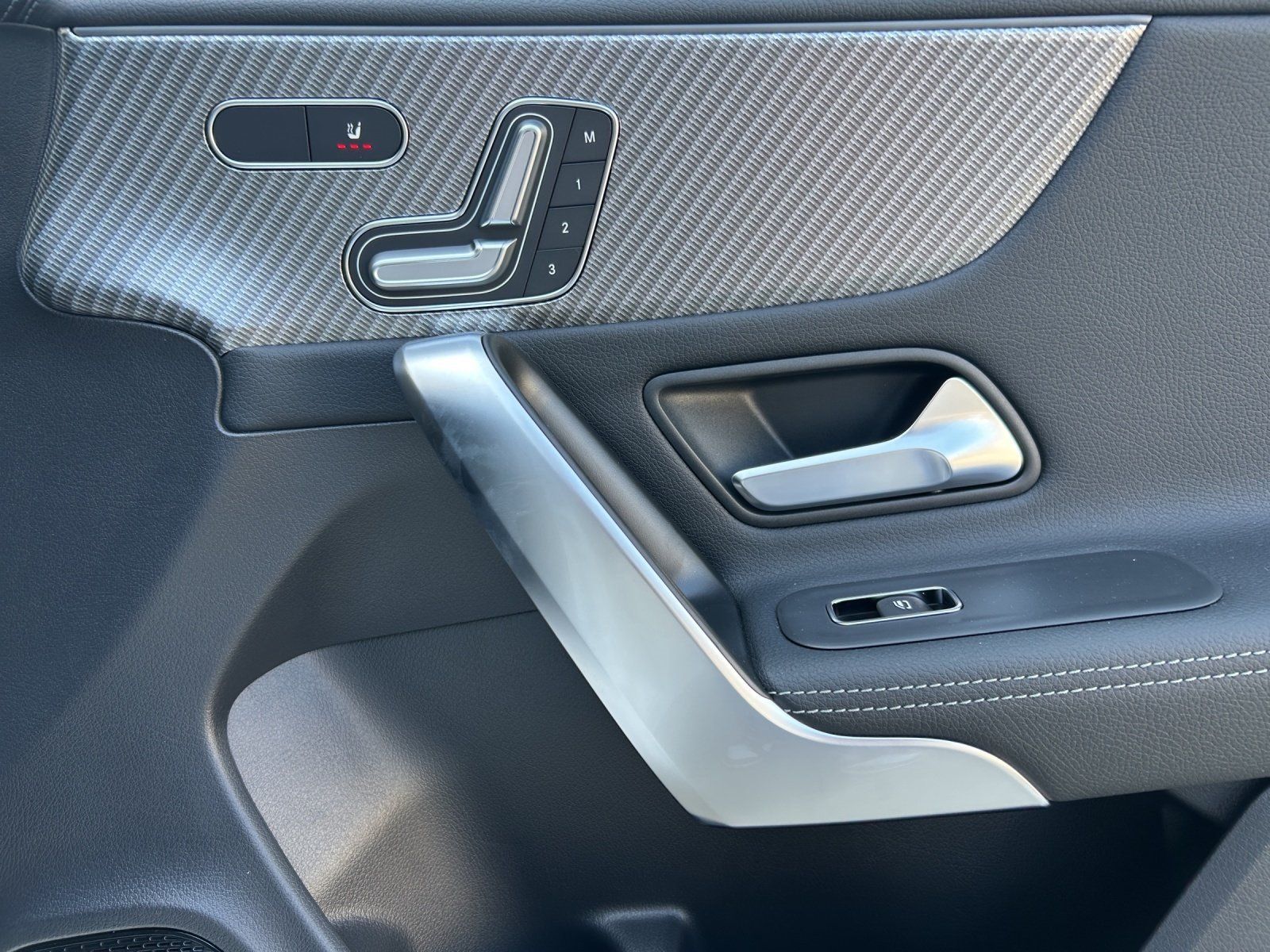 Fahrzeugabbildung Mercedes-Benz CLA 200 d SB Standhz AHK KeyGo MEMORY Multibeam