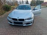 BMW 320i F30 - BMW 320: F30