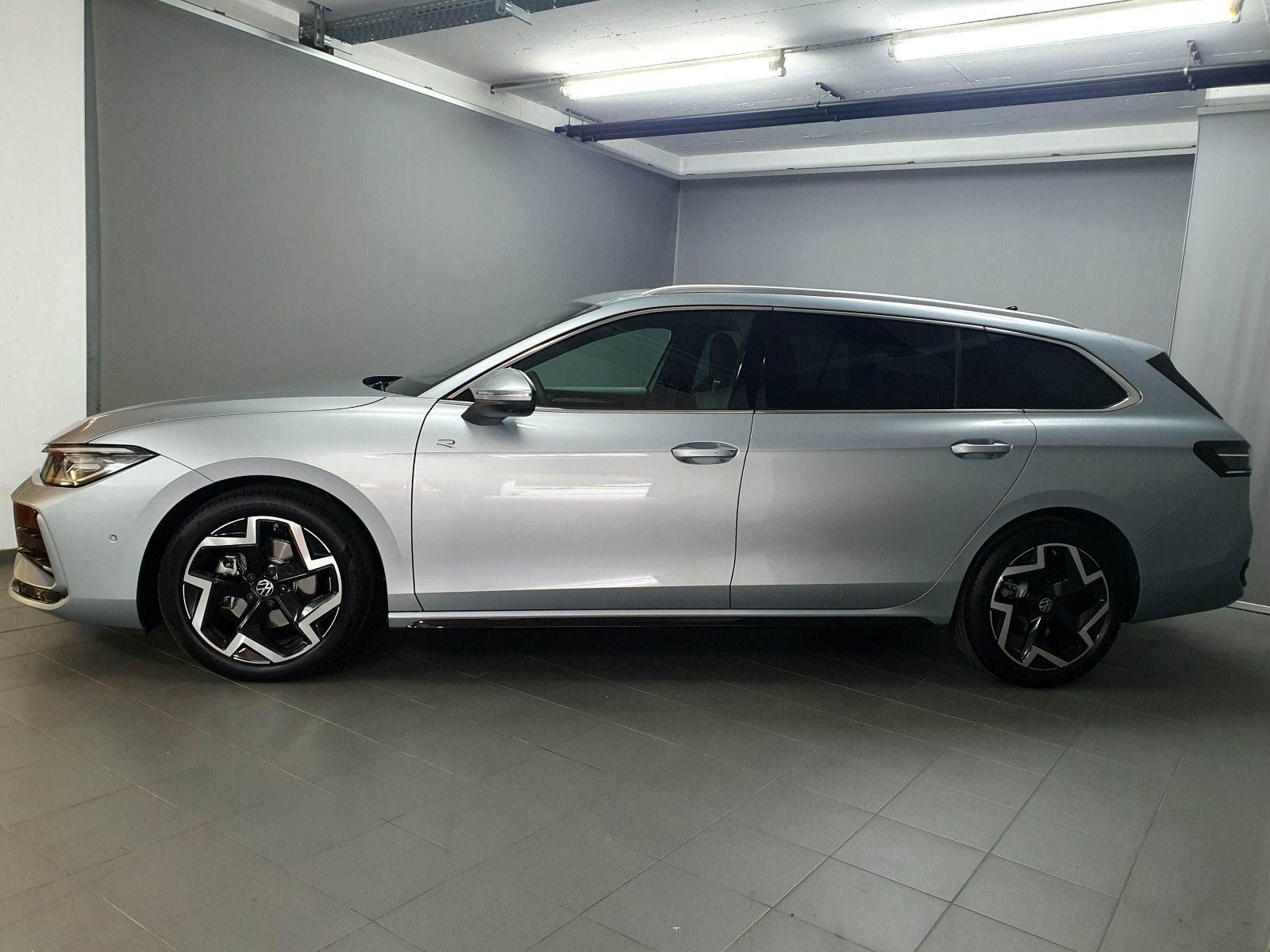 Volkswagen Passat Variant 2.0TDI DSG R-Line AHK IQ.LIGHT foto 2