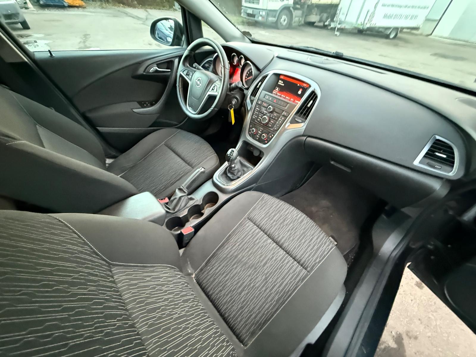 Opel Astra 2015 — photo 31