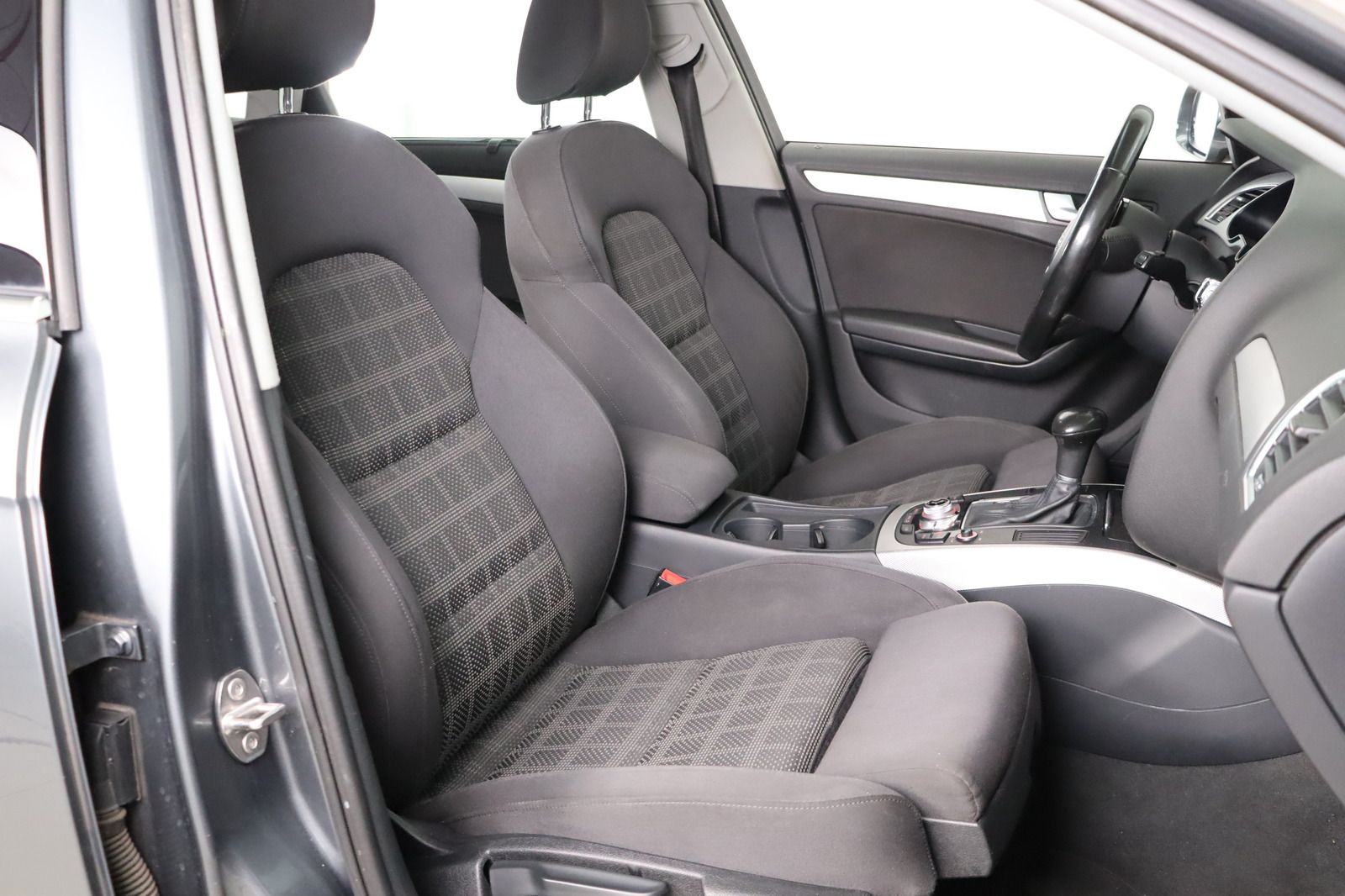 Fahrzeugabbildung Audi A4 Avant 2.0 TDI S-line * Bi- Xenon * Navi * Amb