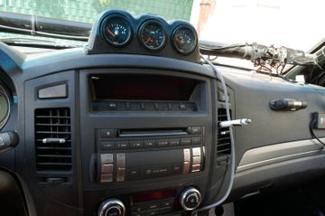 Fahrzeugabbildung Mitsubishi Pajero 3.2 DI-D Rallyeumbau mit Überrollkäfig