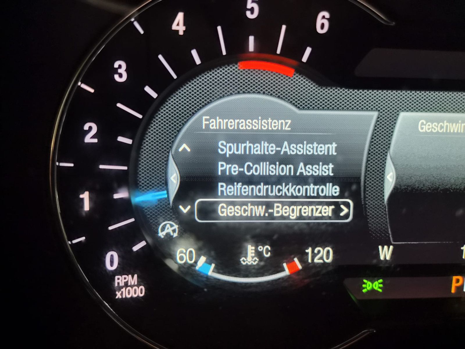 Fahrzeugabbildung Ford S-MAX Titanium / 1. HAND / NAVI / AHK /