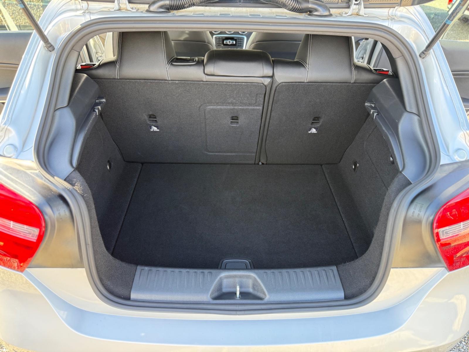 Mercedes-Benz A 180 BlueEfficiency /URBAN/PDC/NAVI/SHZ/USW